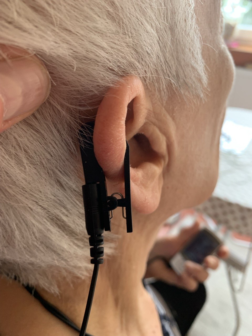 NeuroVitalElectrode: For bilateral attachment to the cymba conchae